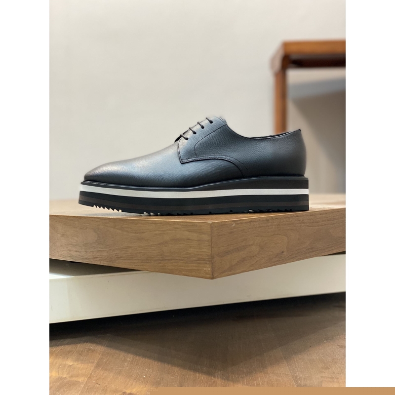 Pra*a leather shoes